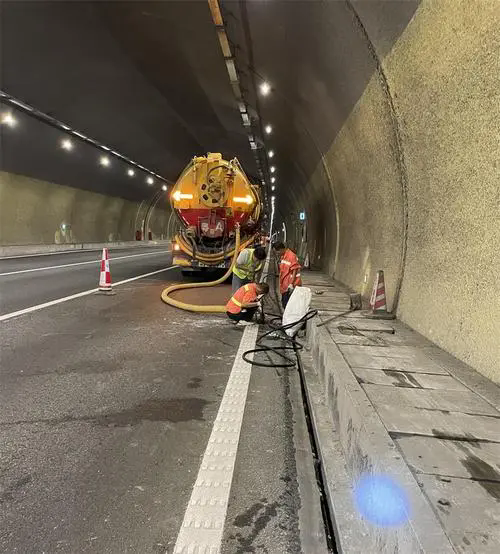 宿豫隧道排水渠清淤